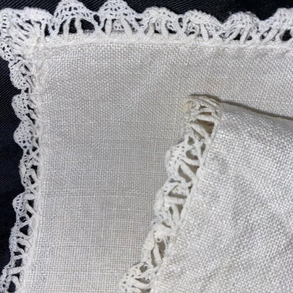 Vintage Embroidered Dinner Napkins, Lot of 3 - Picture 4 of 7